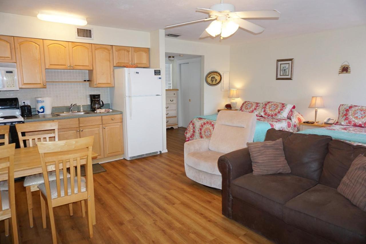 Redington Surf Resort By Travel Resort Services St. Pete Beach Esterno foto