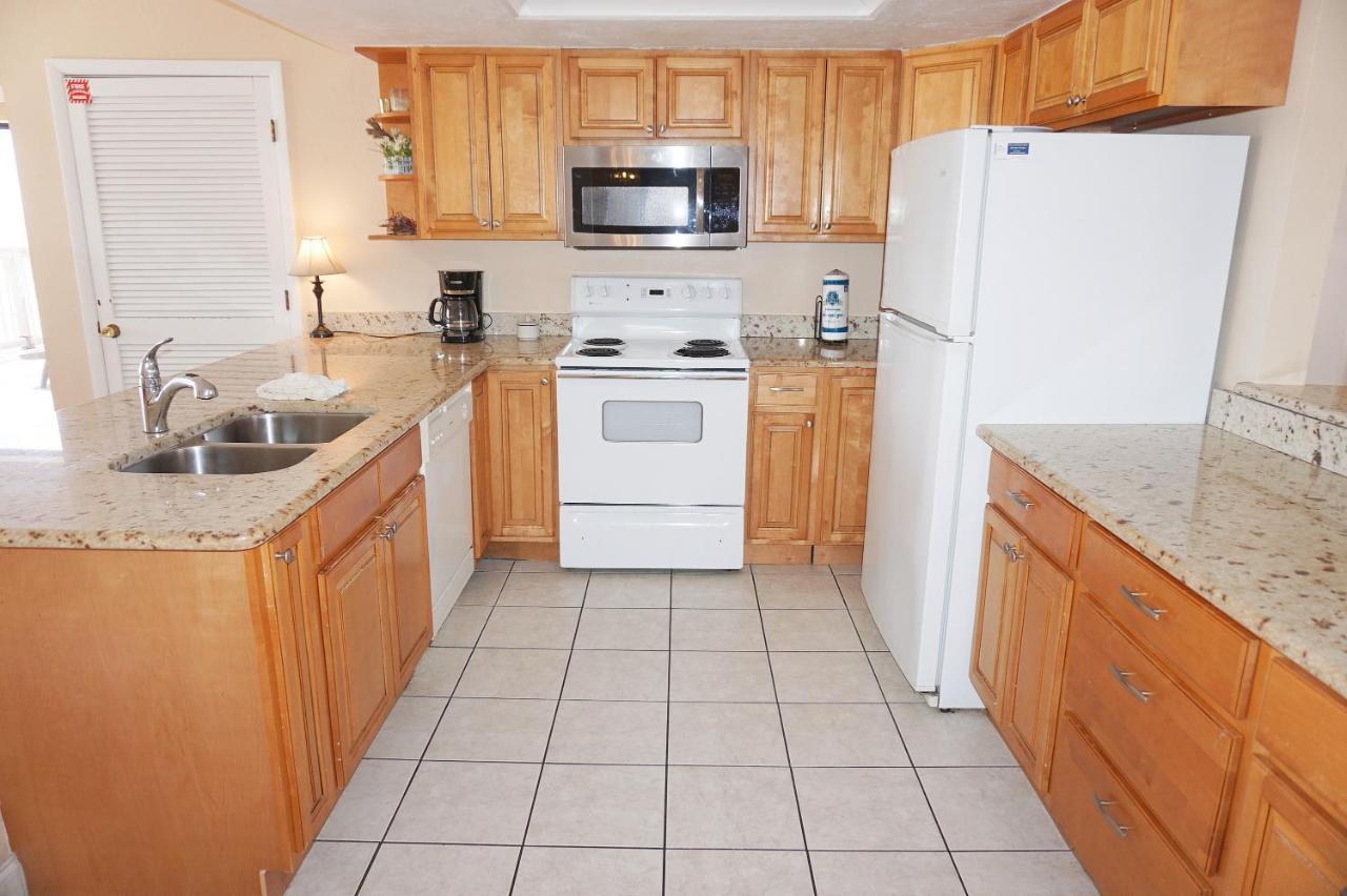 Redington Surf Resort By Travel Resort Services St. Pete Beach Esterno foto