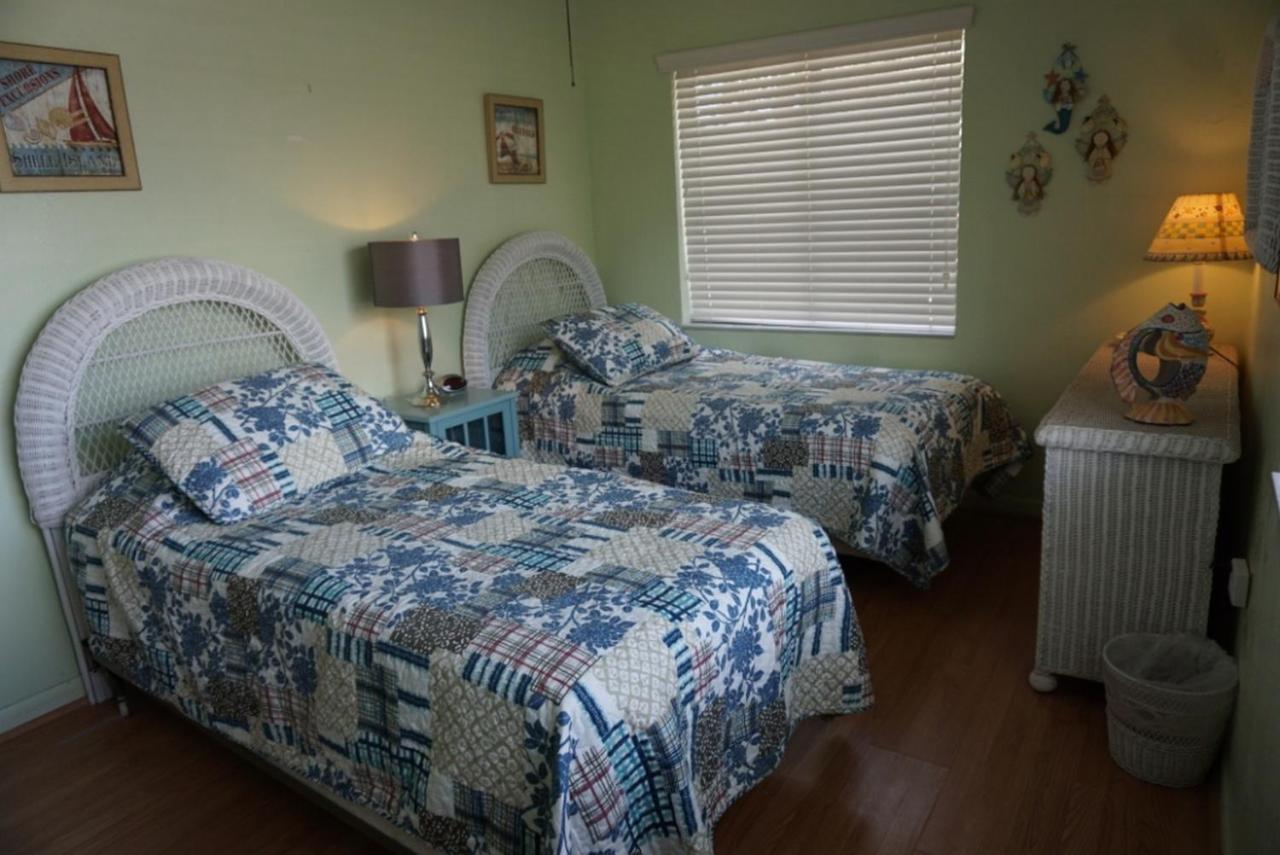 Redington Surf Resort By Travel Resort Services St. Pete Beach Esterno foto