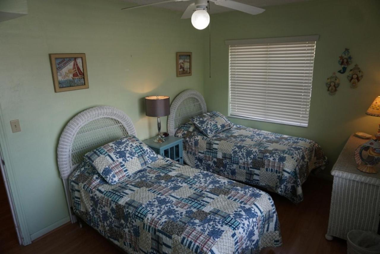 Redington Surf Resort By Travel Resort Services St. Pete Beach Esterno foto